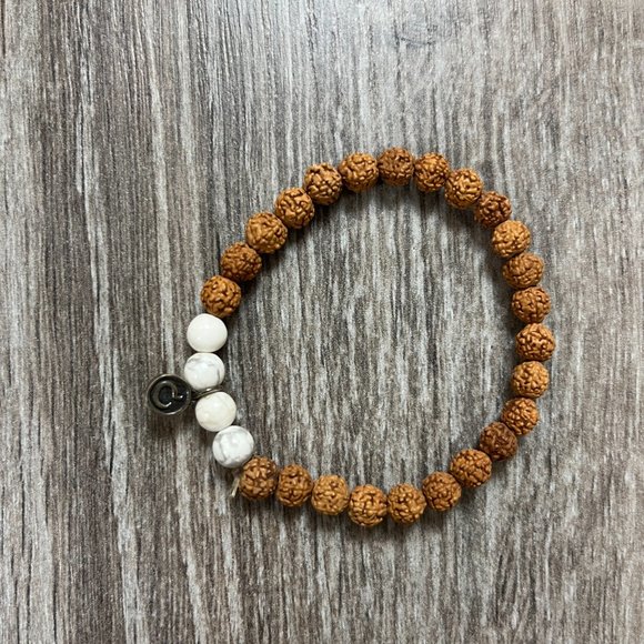 MALA COLLECTIVE • Peace Bracelet • Howlite, Rudraksha and Silver - Picture 2 of 8